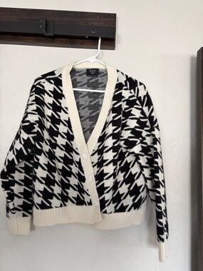VICI Black & Cream Houndstooth Button-Up Cardigan